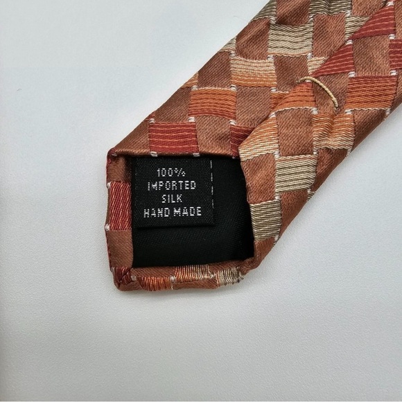 Kenneth Cole Reaction Men's Tie, 100% Silk, Hand made - Picture 5 of 7